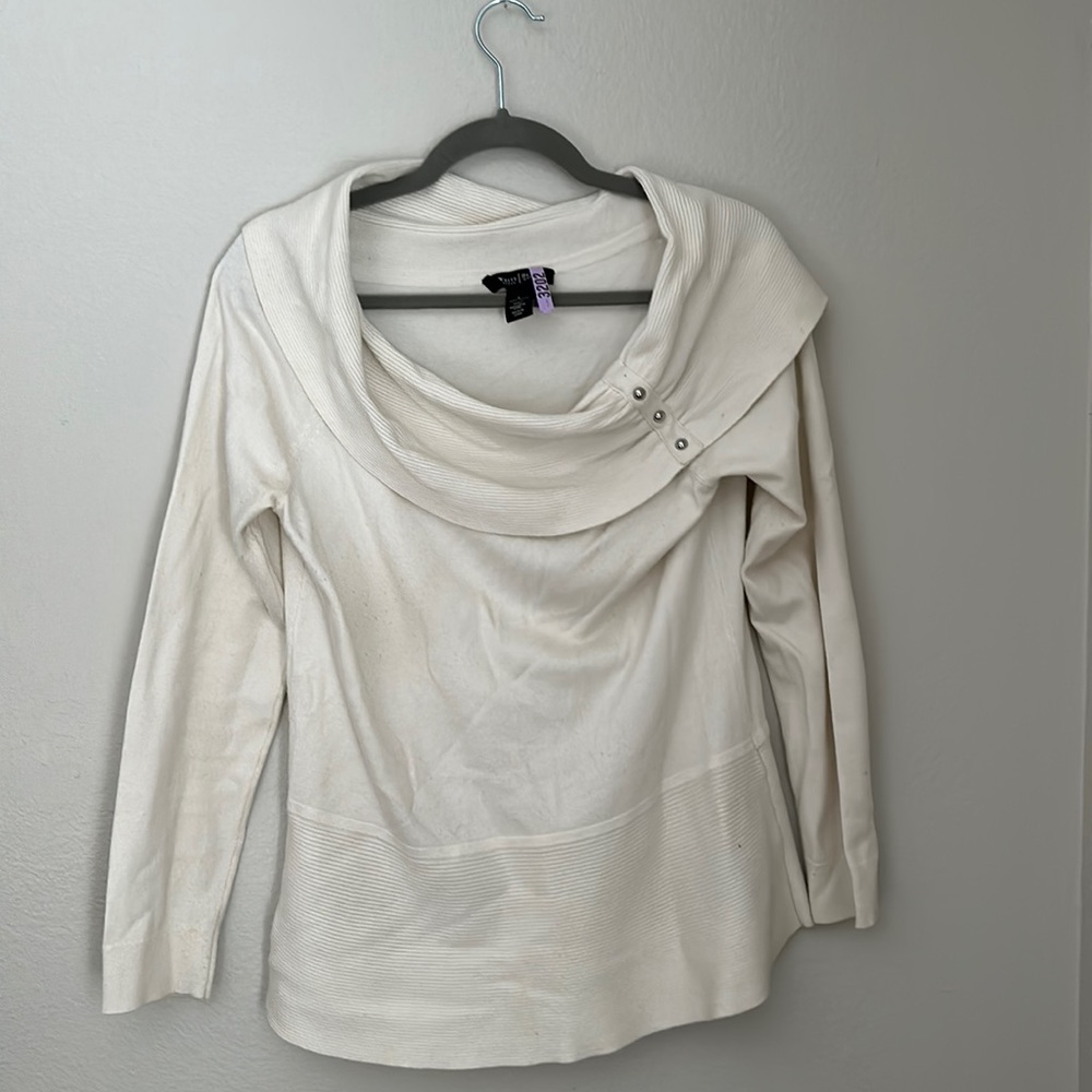 ⚪️🖤White House Black Market Women’s Cream Sweater